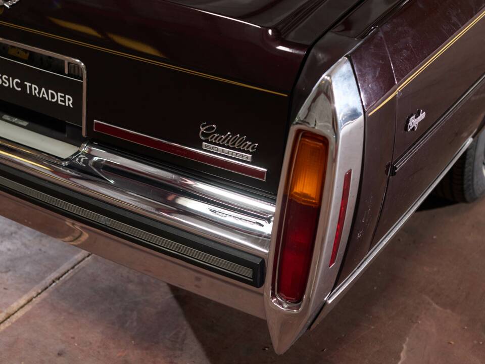 Image 17/58 of Cadillac Brougham Elegance (1988)