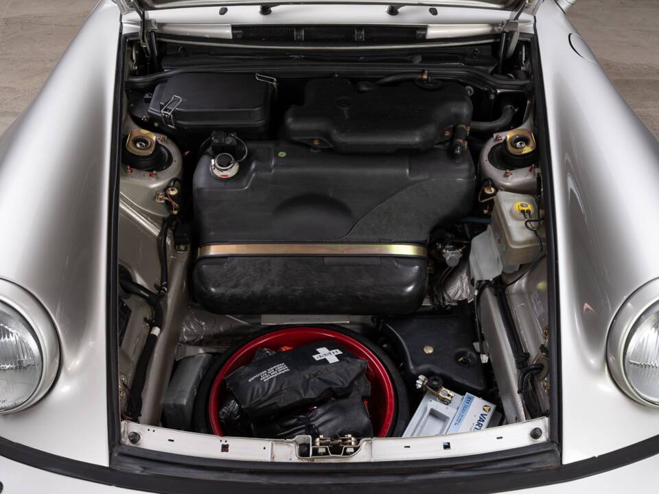Image 39/41 de Porsche 911 Carrera 2 (1992)
