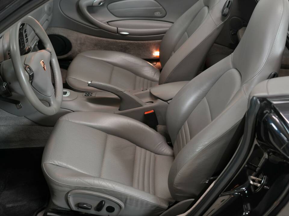 Bild 2/30 von Porsche 911 Carrera (2002)