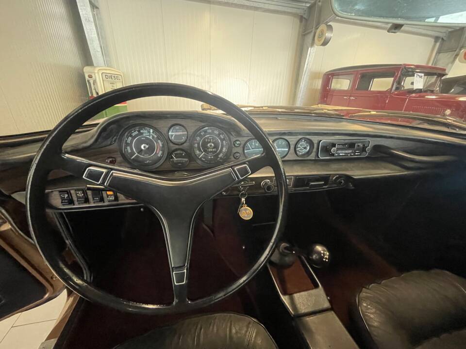 Image 7/17 of Volvo 1800 ES (1973)