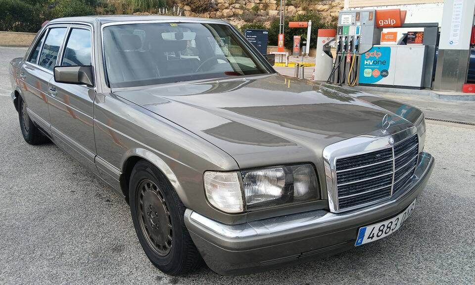 Immagine 1/8 di Mercedes-Benz 560 SEL (1988)