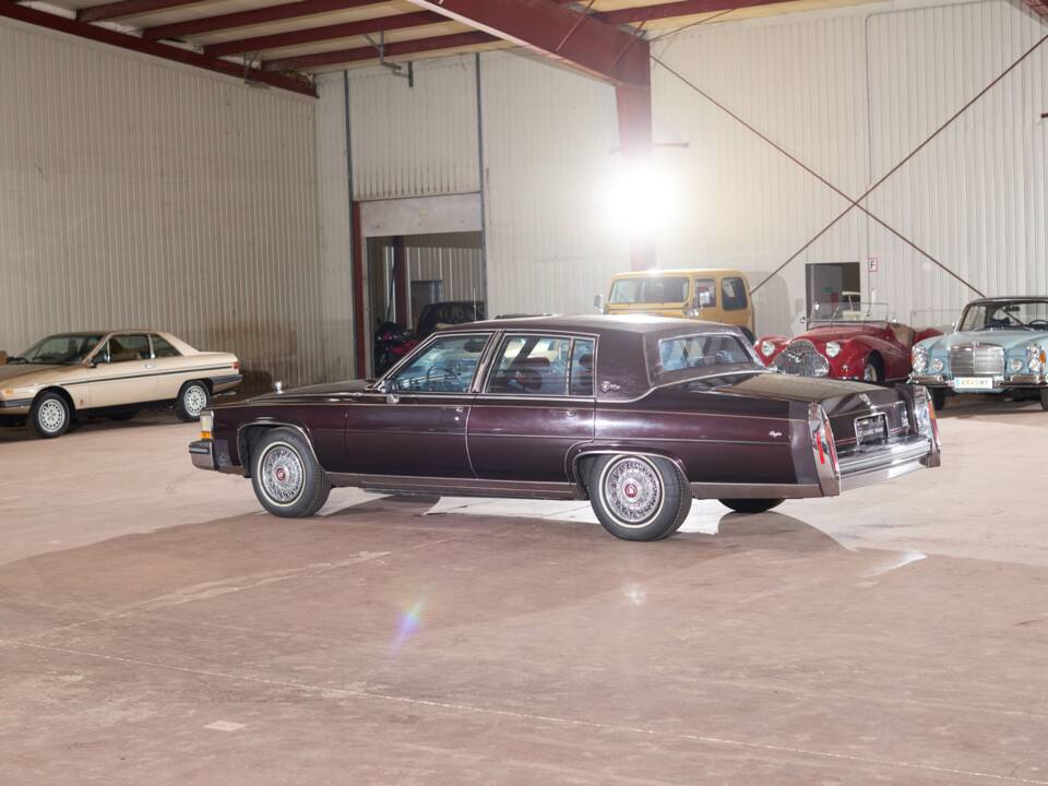 Image 16/58 of Cadillac Brougham Elegance (1988)