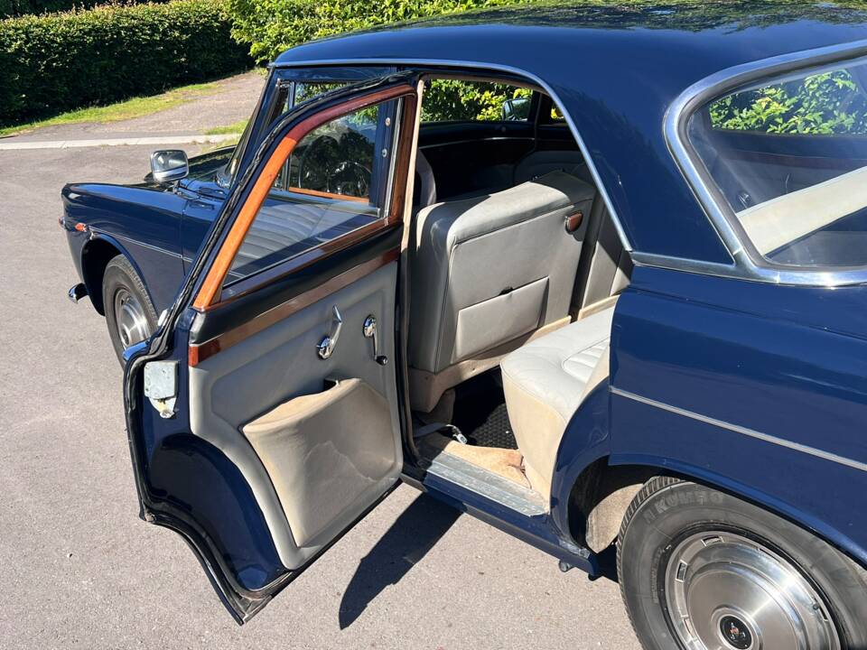 Image 6/14 of Rover 3 Litre Mk II (1965)