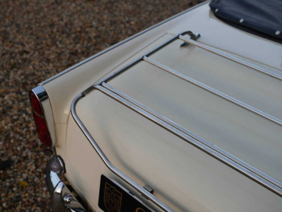 Image 11/50 of Triumph TR 250 (1968)