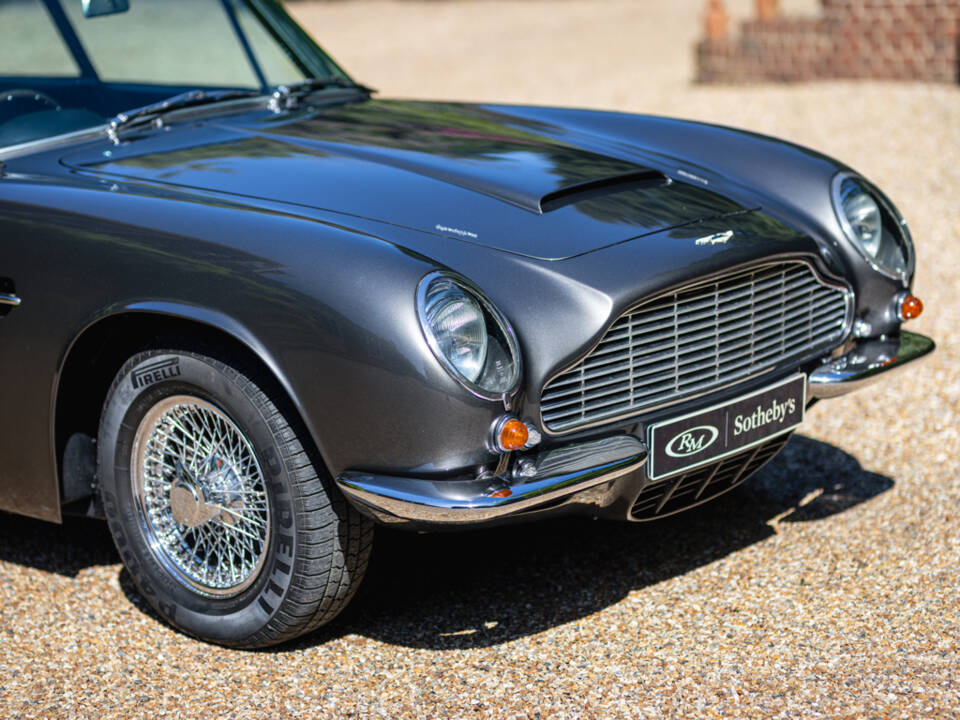 Bild 32/50 von Aston Martin DB 6 Vantage (1970)