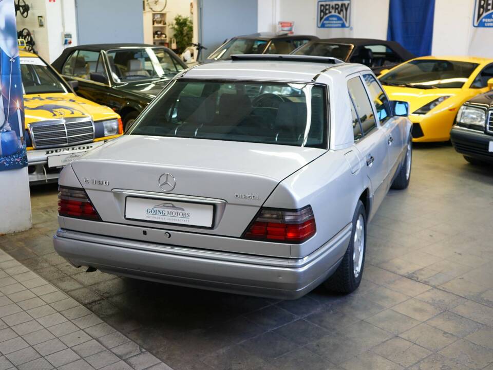 Image 12/33 of Mercedes-Benz E 300 Diesel (1994)