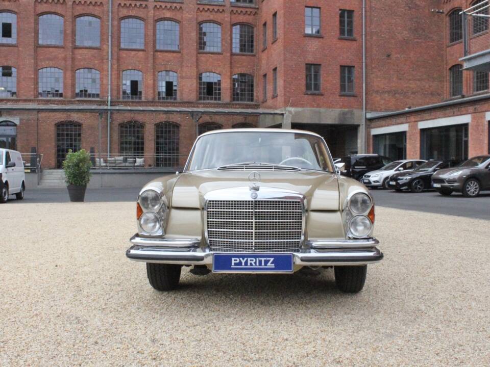 Image 5/30 of Mercedes-Benz 280 SE (1970)