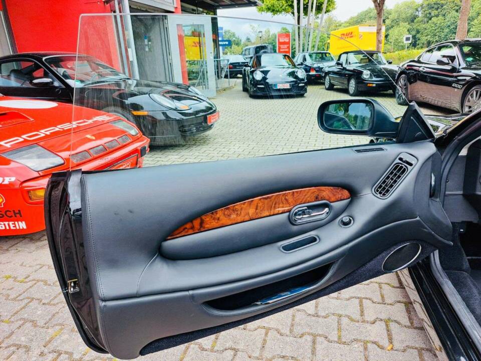 Bild 15/20 von Aston Martin DB 7 Vantage Volante (2002)