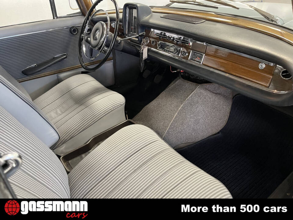 Bild 13/15 von Mercedes-Benz 220 SE b (1963)