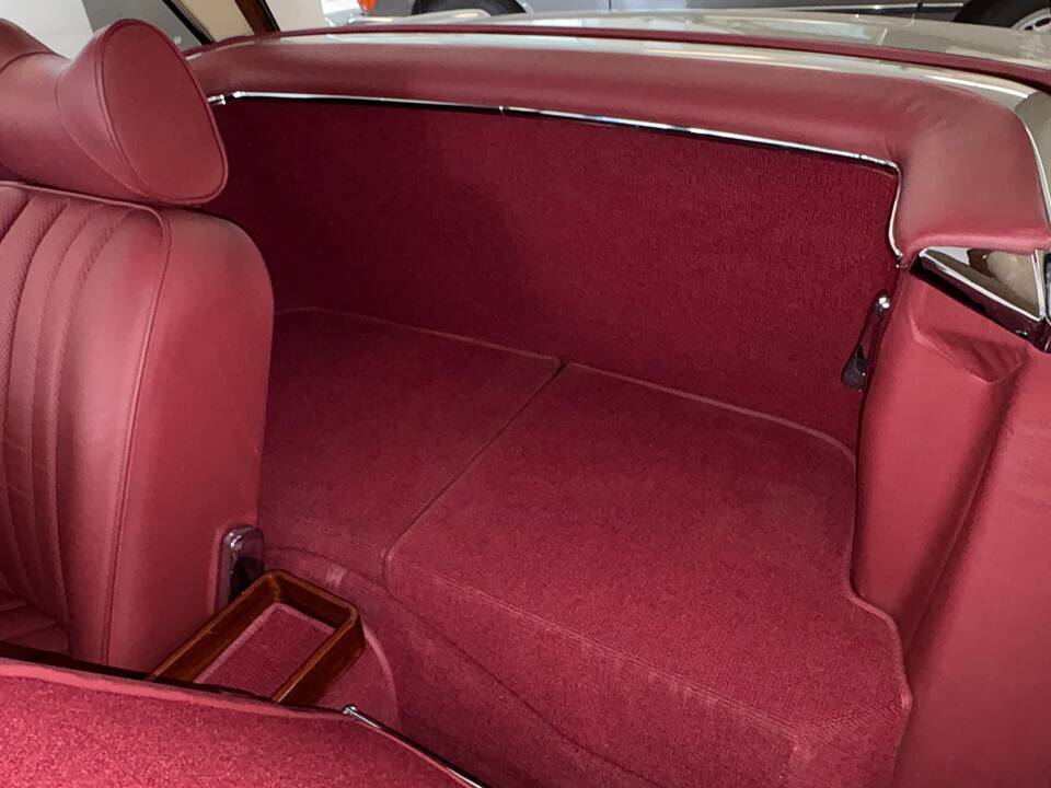 Image 11/24 of Mercedes-Benz 280 SL (1968)