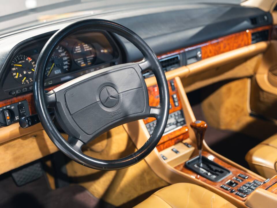 Bild 24/37 von Mercedes-Benz 560 SEC (1990)