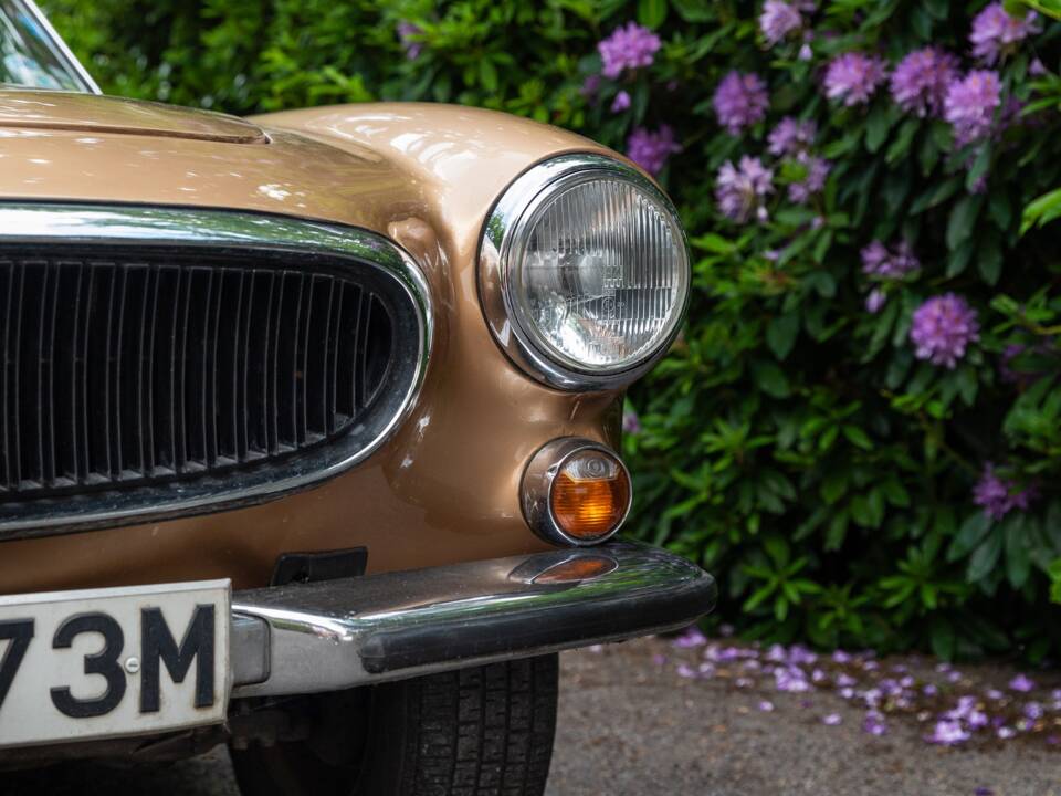 Image 24/50 of Volvo 1800 ES (1973)