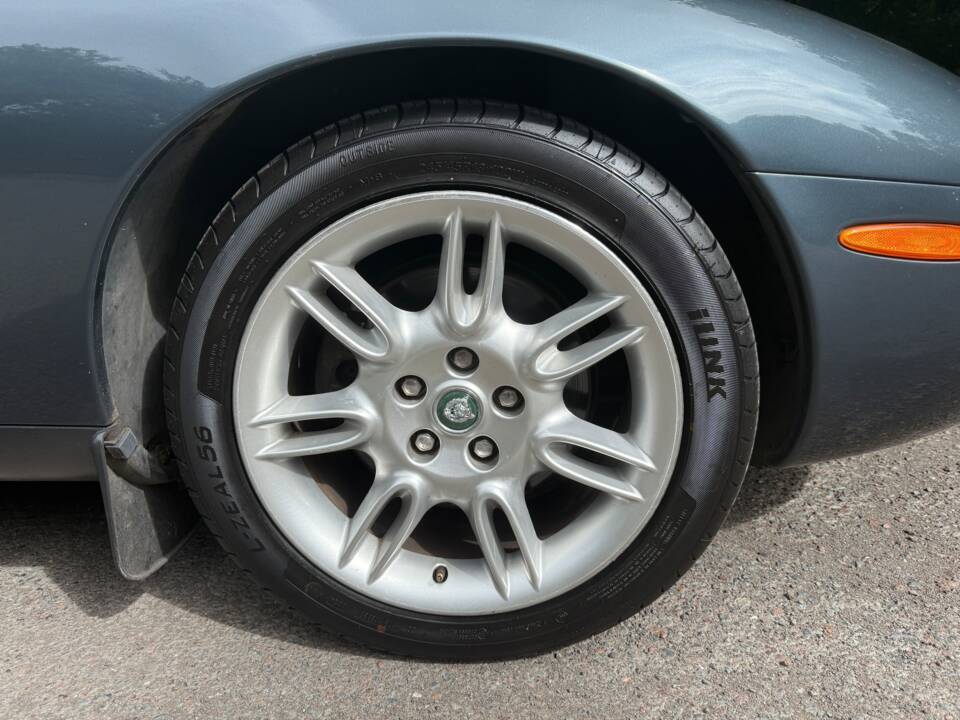 Image 9/23 of Jaguar XK8 4.0 (2001)