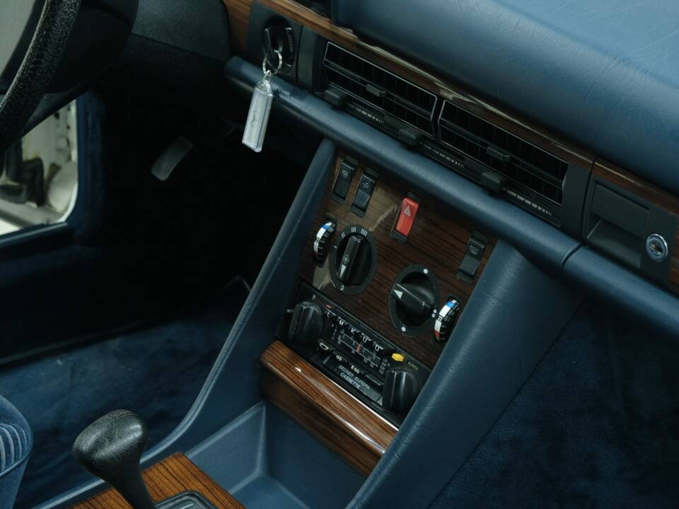 Bild 30/50 von Mercedes-Benz 280 S (1981)