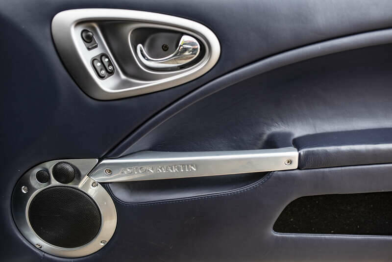 Image 11/38 of Aston Martin V12 Vanquish (2003)