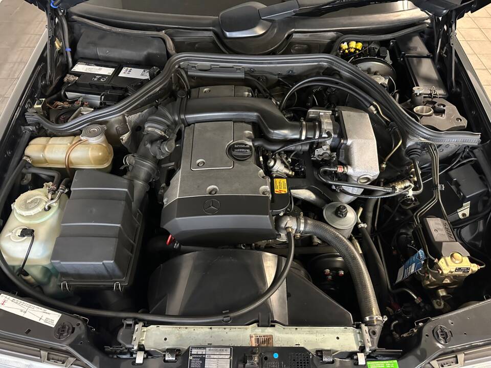 Imagen 13/14 de Mercedes-Benz E 220 (1993)