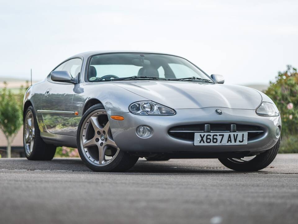 Imagen 1/50 de Jaguar XK8 4.0 (2000)