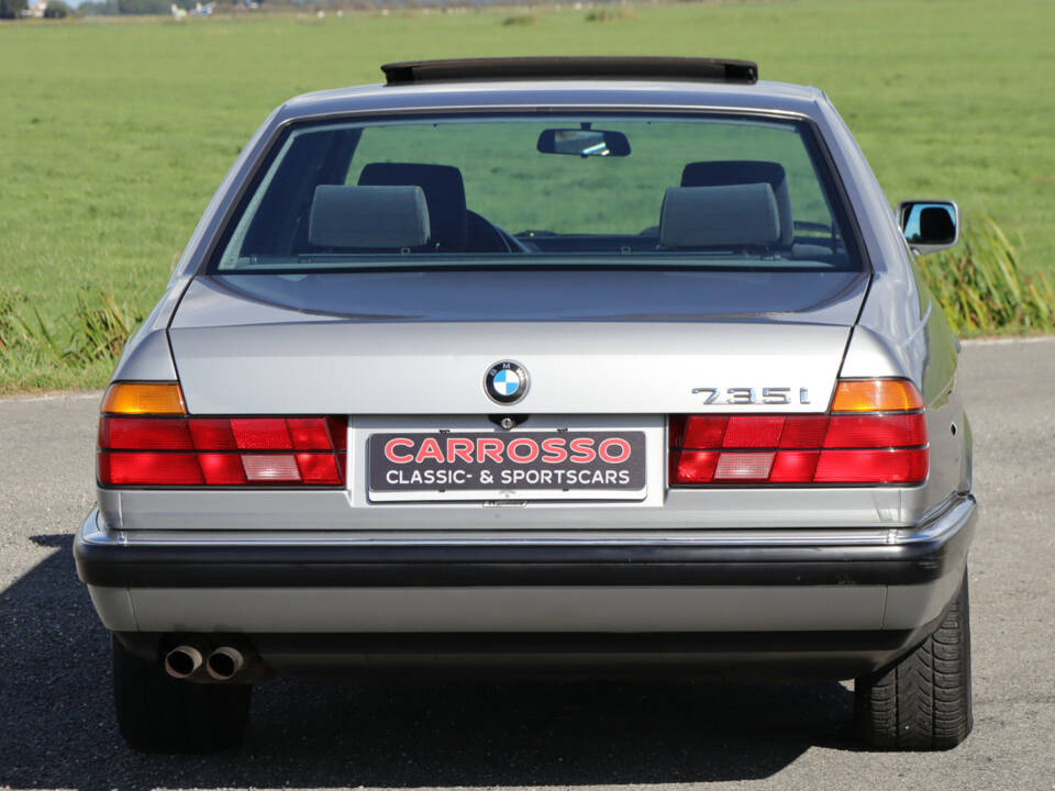 Image 23/41 de BMW 735i (1987)