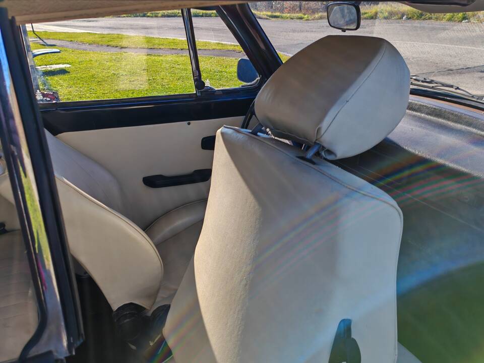 Bild 25/35 von Volkswagen Käfer 1303 LS (1975)