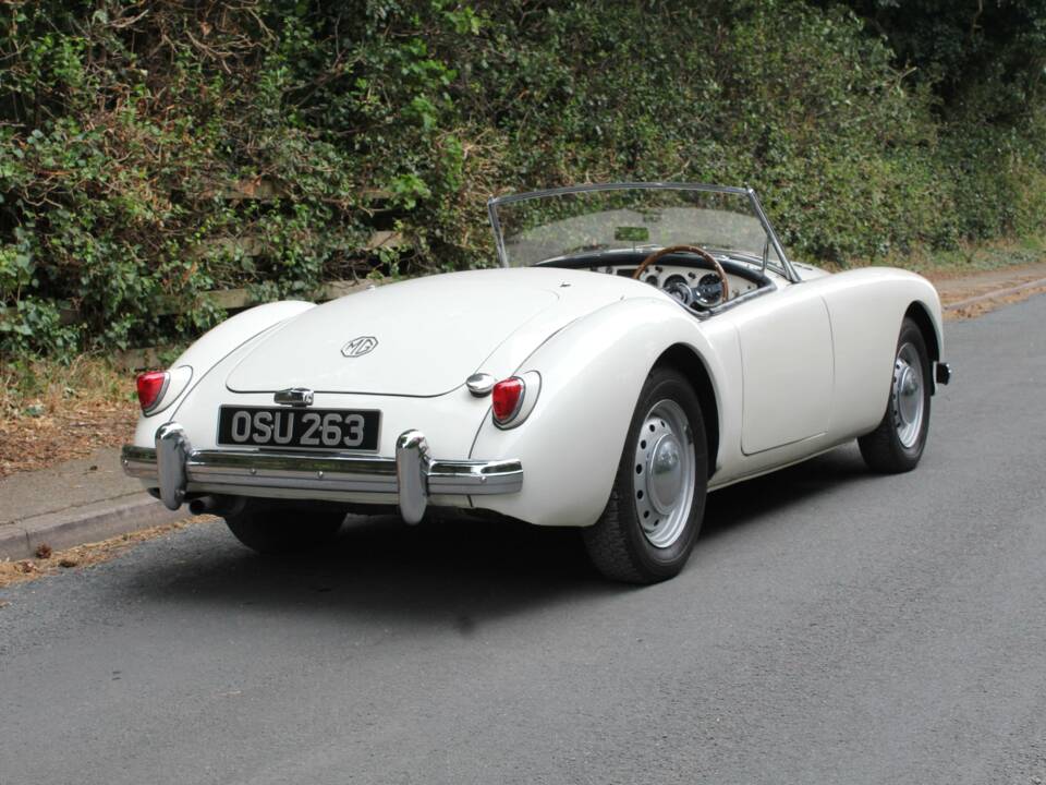 Imagen 6/15 de MG MGA 1500 (1958)