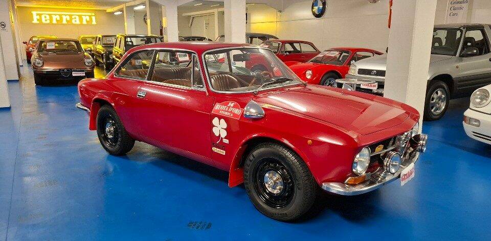 Image 1/37 of Alfa Romeo Giulia GT 1300 Junior (1974)