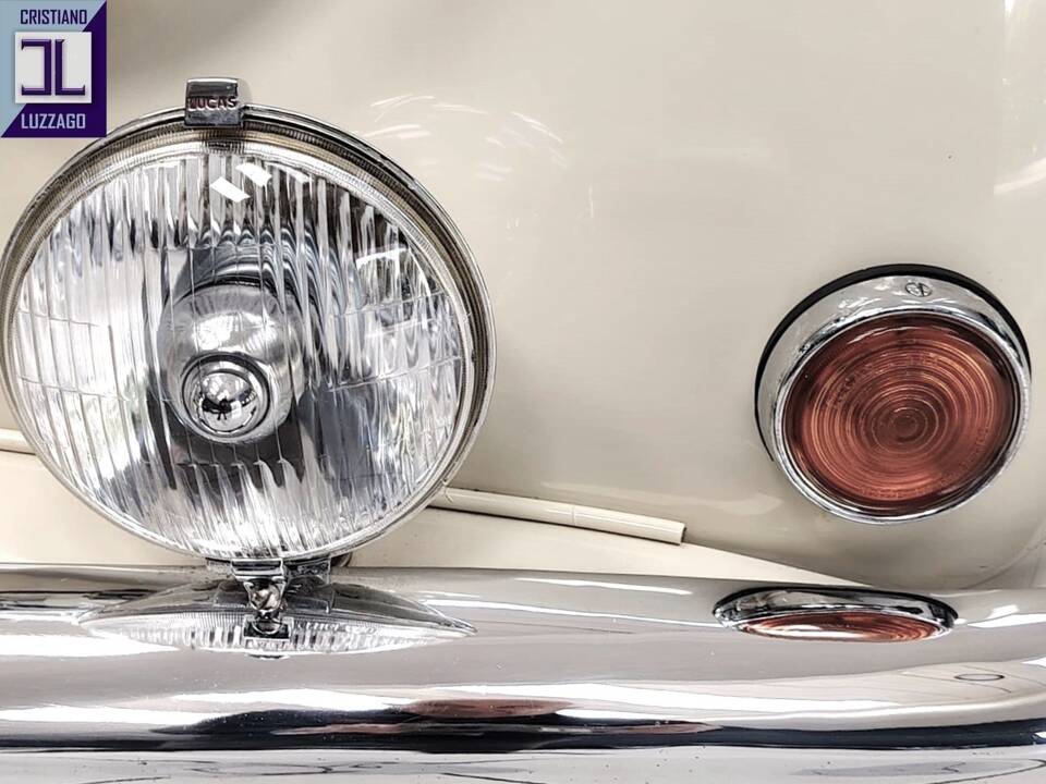 Image 17/74 of Jaguar XK 140 OTS (1956)