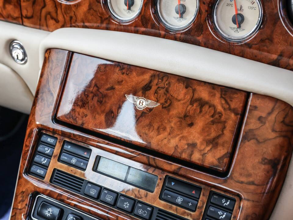 Image 35/37 of Bentley Arnage Red Label (2000)