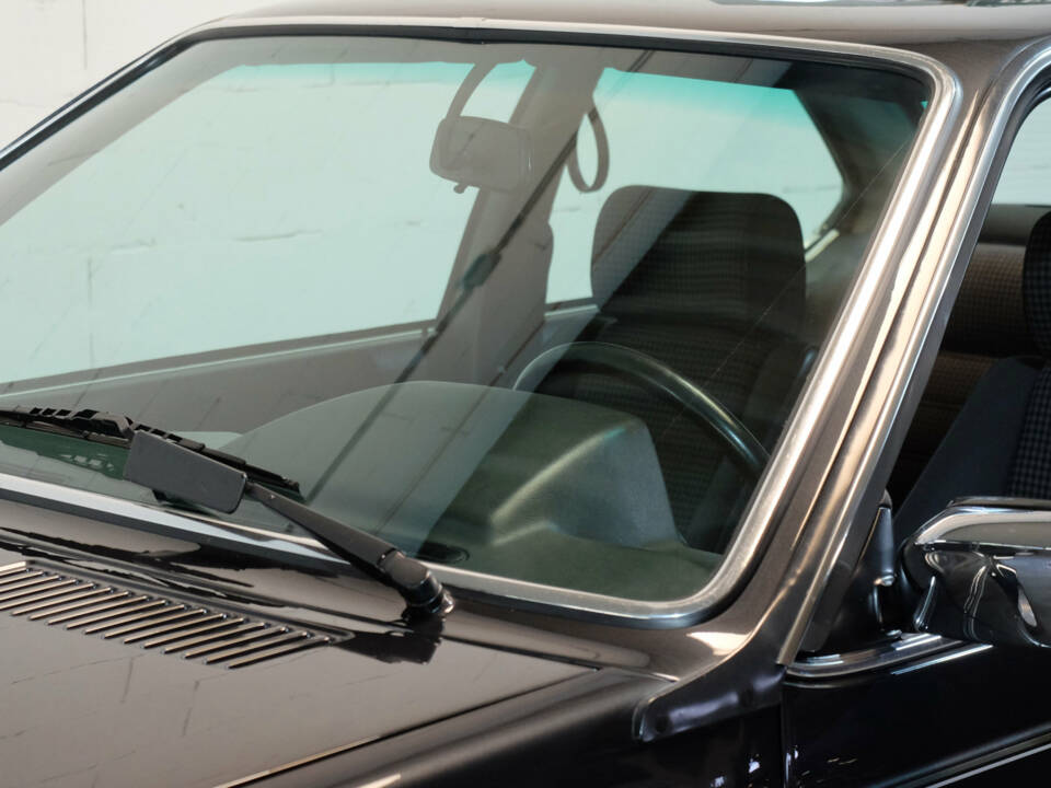 Image 16/18 de BMW 635 CSi (1986)