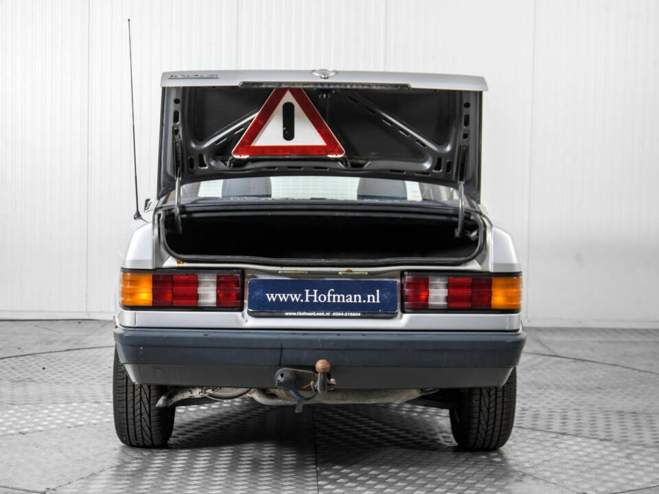 Bild 38/50 von Mercedes-Benz 190 E (1986)