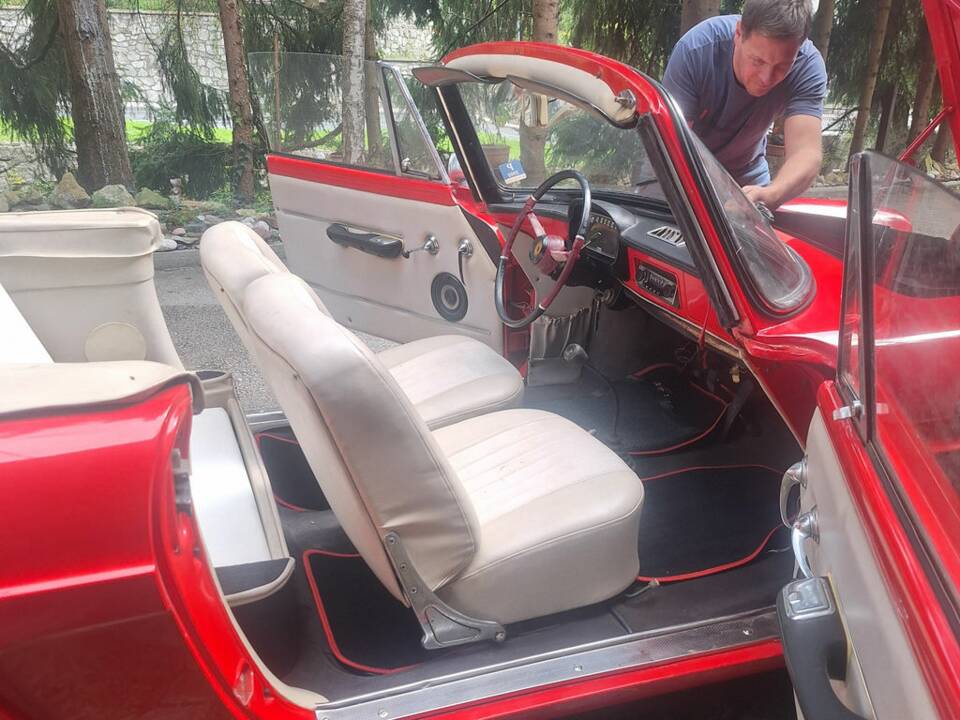 Image 2/8 of Renault Caravelle S (1963)