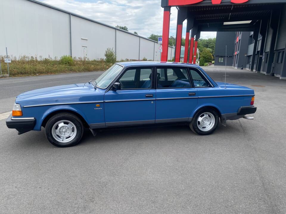Imagen 3/13 de Volvo 240 (1988)