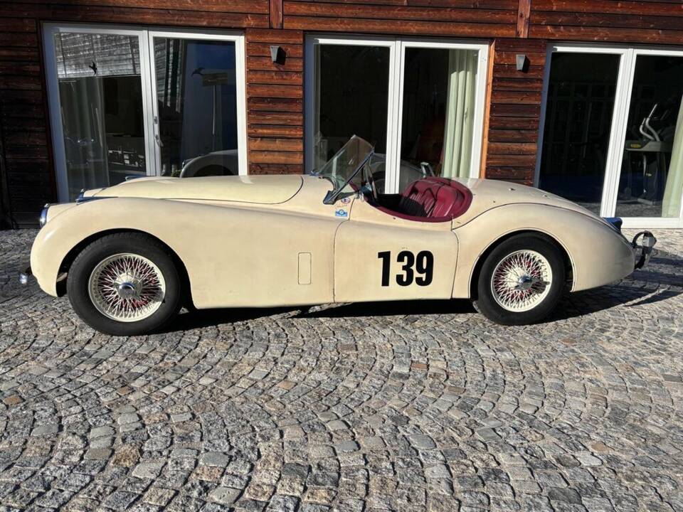 Image 7/8 of Jaguar XK 120 OTS (1952)