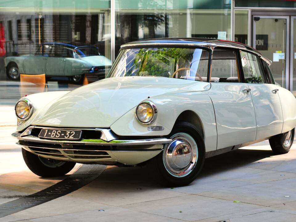 Afbeelding 4/56 van Citroën DS 19 (1958)