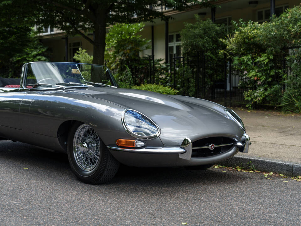 Immagine 7/21 di Jaguar E-Type 4.2 (1965)