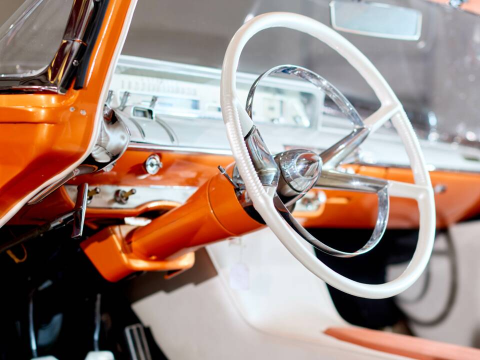 Image 14/34 of Lincoln Premiere Hardtop Coupé (1956)