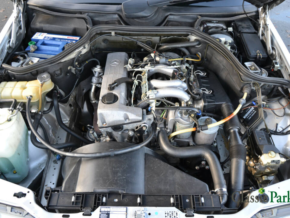 Image 14/39 of Mercedes-Benz 200 D (1993)