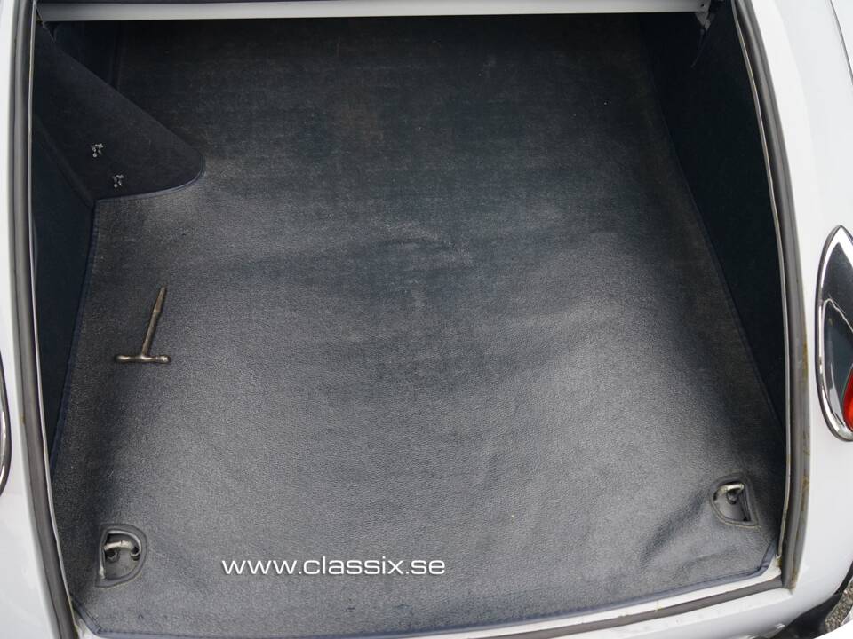 Image 29/31 of Jaguar XK 150 FHC (1958)