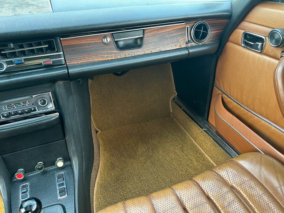Bild 16/27 von Mercedes-Benz 250 CE (1970)