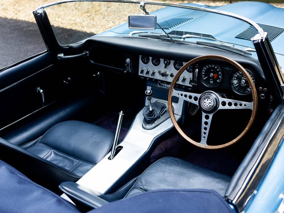 Image 14/46 de Jaguar E-Type "Lightweight" (1963)