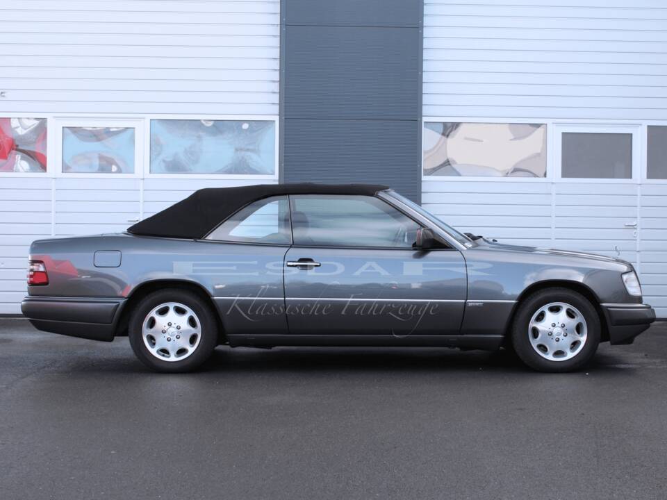 Bild 3/31 von Mercedes-Benz E 200 (1996)