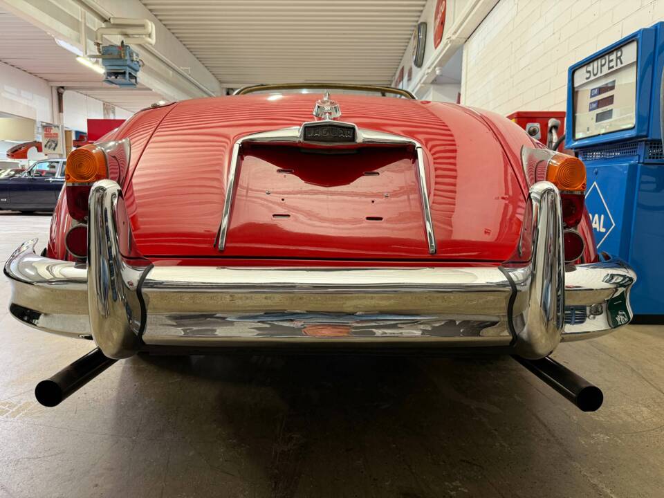 Image 13/17 of Jaguar XK 150 SE DHC (1958)