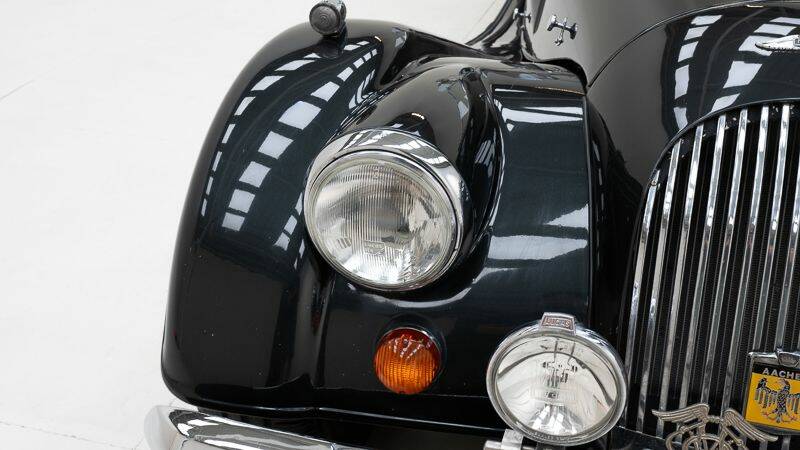 Image 10/15 of Morgan Plus 8 Inj. (1987)