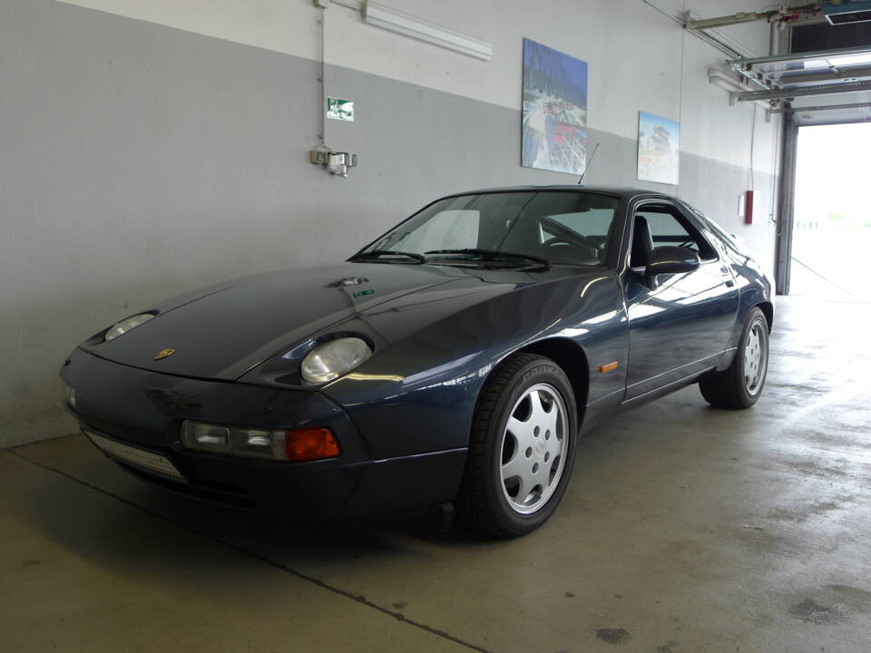 Image 21/35 of Porsche 928 GT (1990)