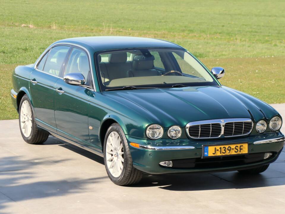 Imagen 11/50 de Jaguar XJ 8 4.2 (2006)