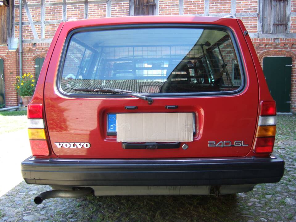 Image 2/30 of Volvo 240 Kombi (1988)