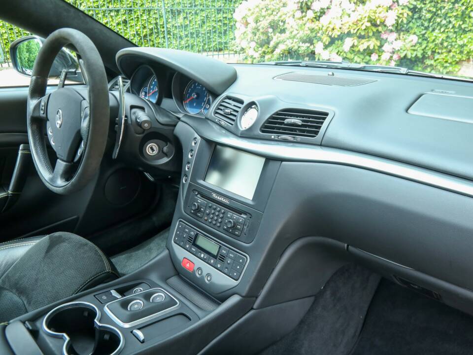 Image 18/50 of Maserati GranTurismo S (2008)