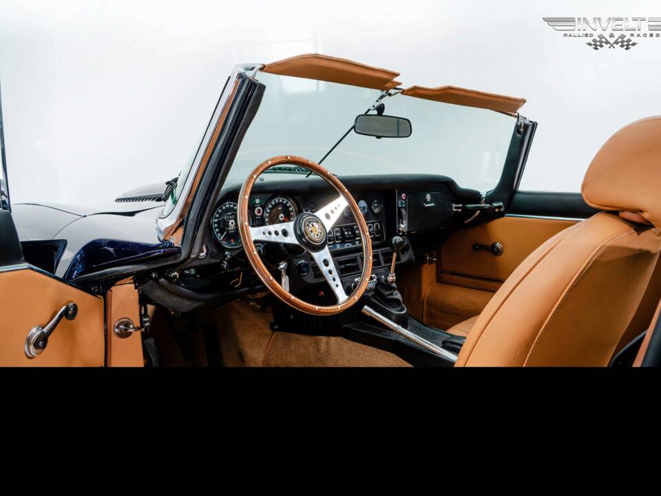 Image 15/18 de Jaguar Type E V12 (1973)