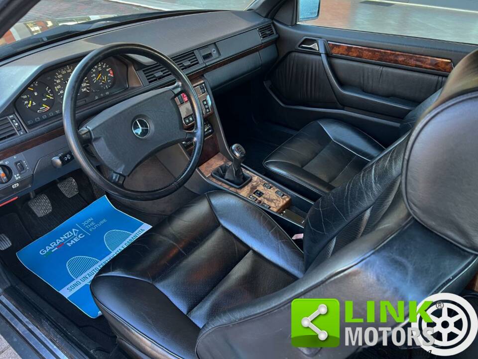 Bild 9/10 von Mercedes-Benz 300 CE (1990)