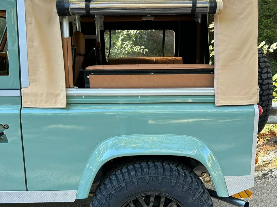 Image 15/72 of Land Rover 90 (1987)