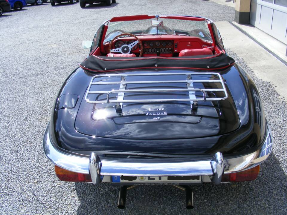 Image 11/30 de Jaguar E-Type (1971)